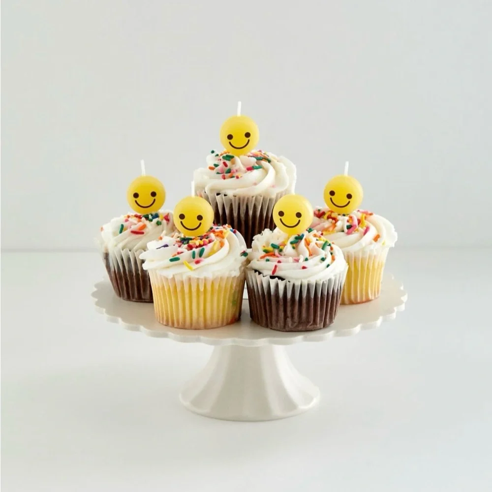UO Happy face cake candle set